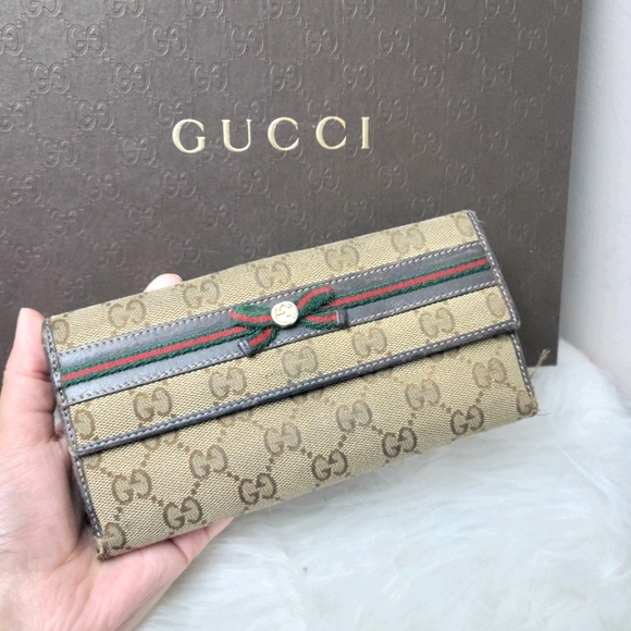 Gucci Handbags - 100% Authentic Gucci vintage bow canvas wallet